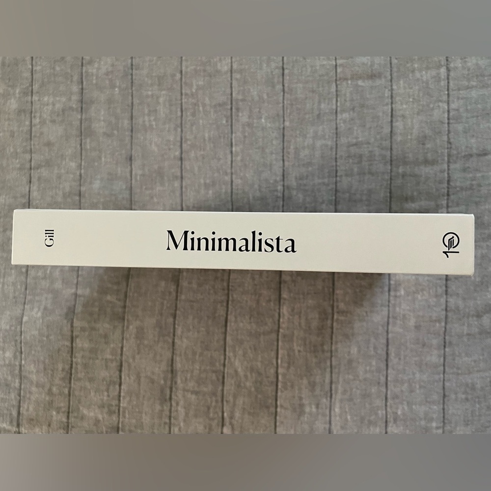 Minimalista Hardcover Book - Picture 3 of 4